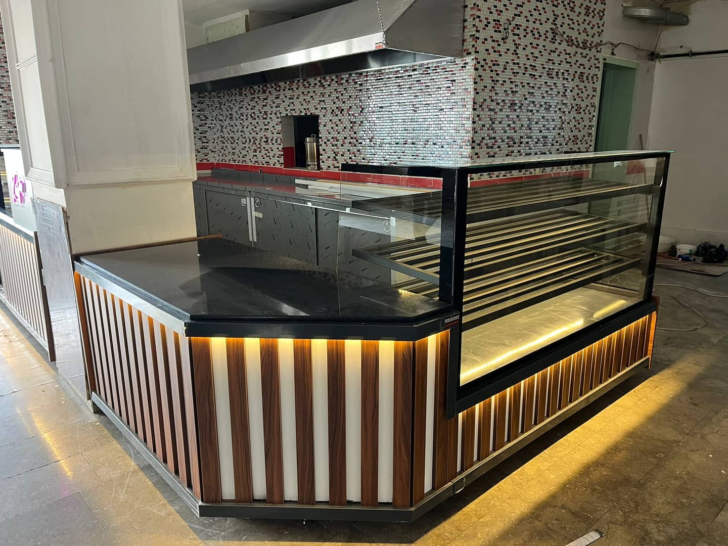 Corner Pastry Case PV-K90